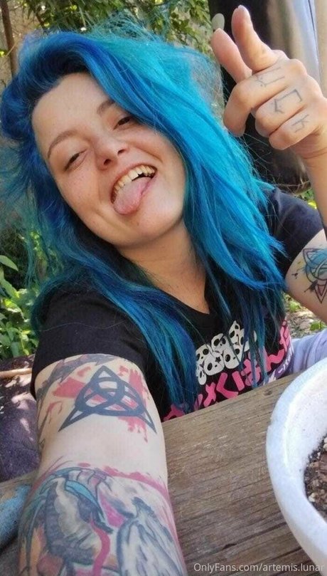 geekgirl420 sexy model photo