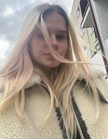 littletinyblonde top model pics