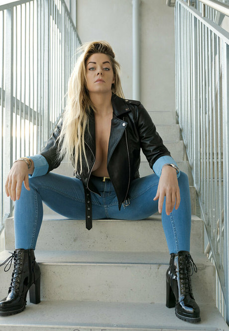 MI4 S4ND star xxx galleries