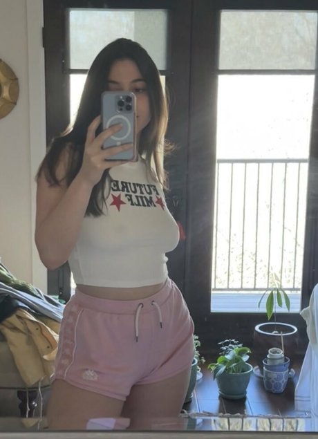 Girth Brooks nice actress pic