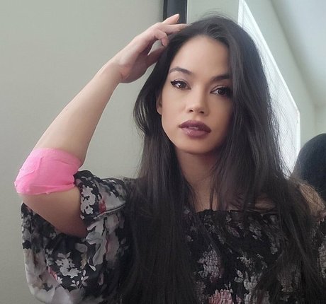 Angelina Moon model best pic