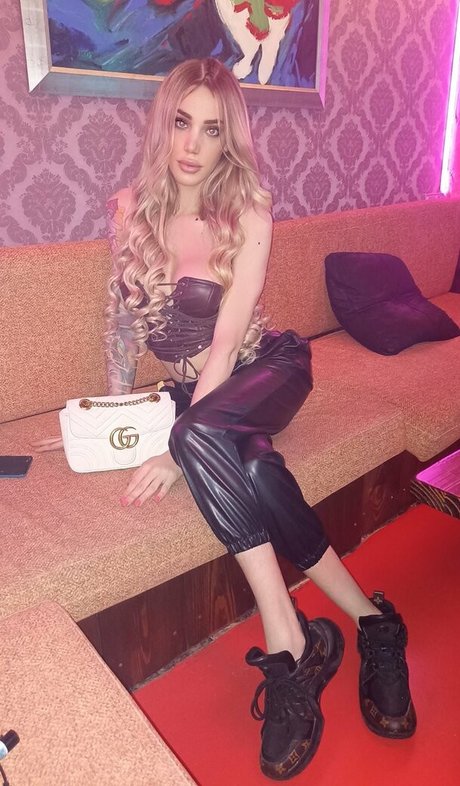 TsLindsayPrat star top images