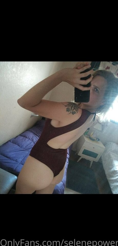 selenepower pretty model photos