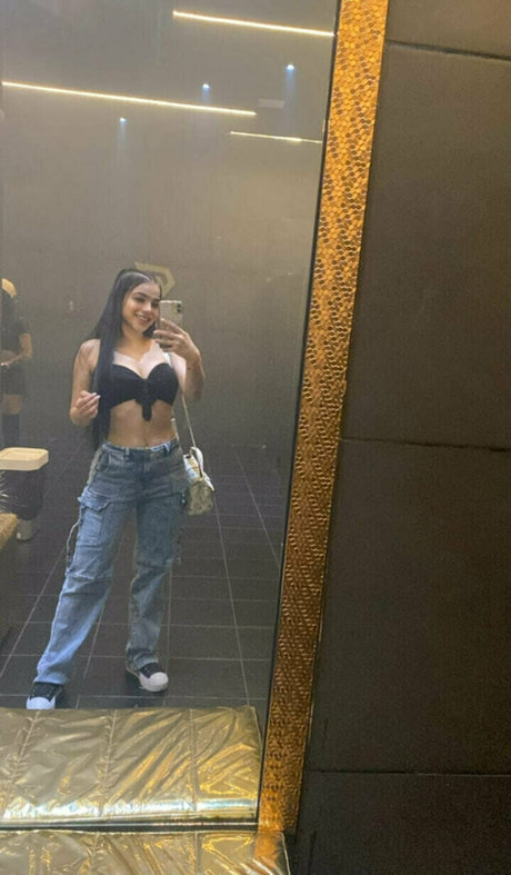 iamcamillalopez model art archive