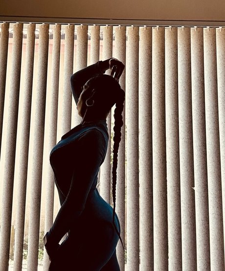 mirror selfie onlyfans beautiful nude pictures