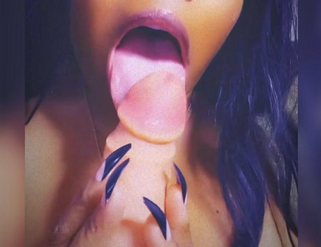 obeygoddesslivvy model erotic pictures