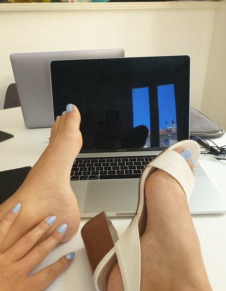 babylunafoot1 model pretty galleries