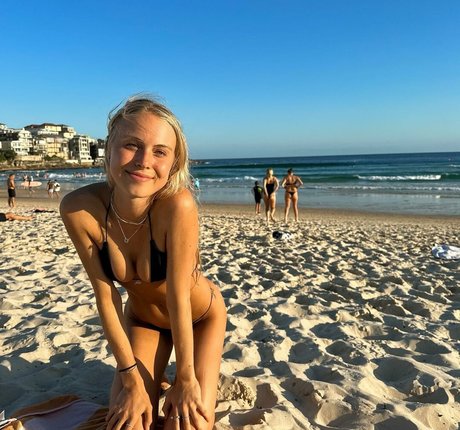 Sarah Lloyd pornstar hot image