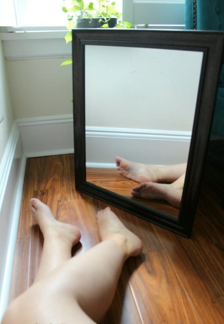 barefoot babe02 xxx pornstar gallery