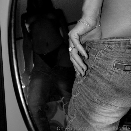 artsyinkedblonde star art image