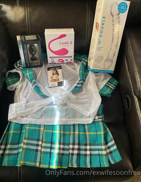 exwifesoonfree model hot archive