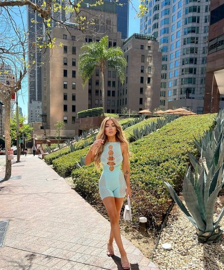 Milana Adamian model erotic img