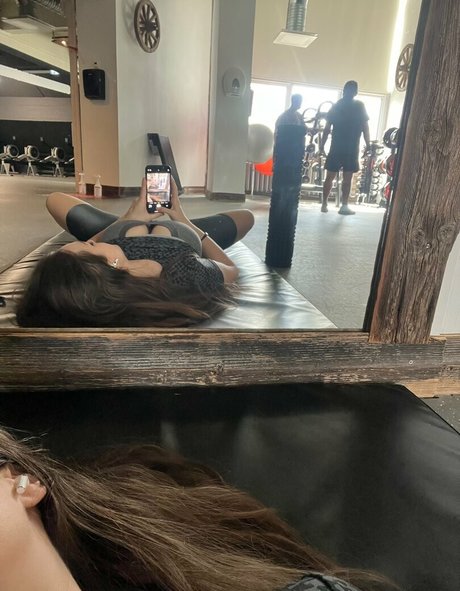 Funtikingym art model picture