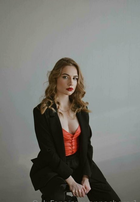 annacherry1 pornstar top img