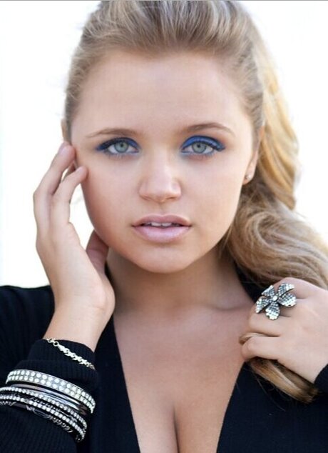 Veronika Dash model perfect img