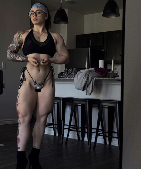 Ayshia Schisel exclusive star img