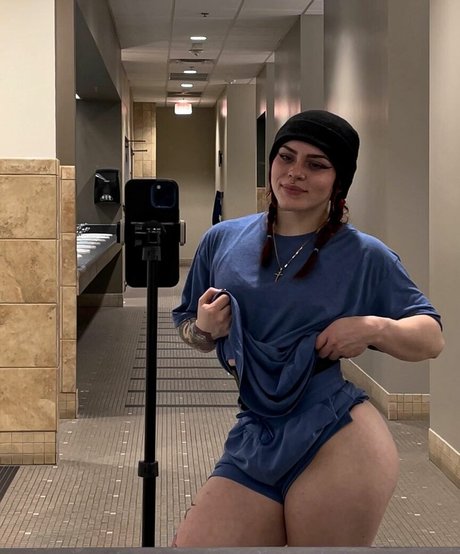 Ayshia Schisel star pretty img