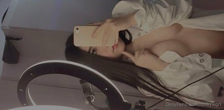 Dayanna Pizarro model adult photo