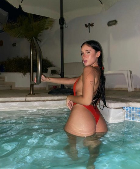 Noy Peer model beautiful image