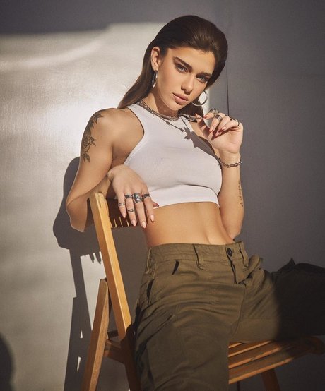 Milana Vino nice pornstar img