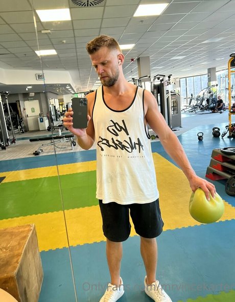 mrvincekarter model nude photos