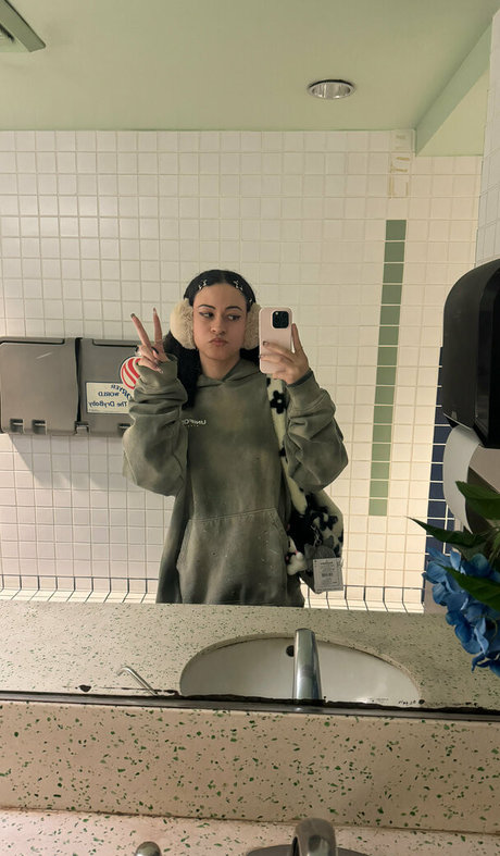 hiiibentley star naked images