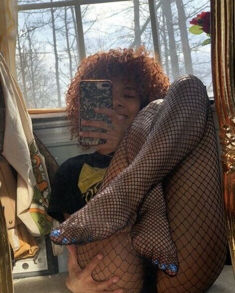 Sinister Simone model free photo