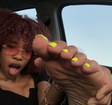 Sinister Simone model adult galleries