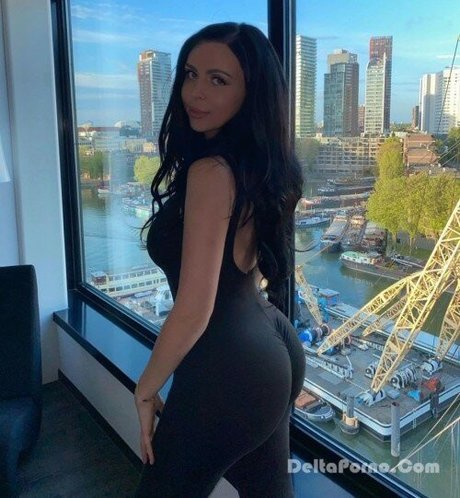 Karolina Nella hd model photo