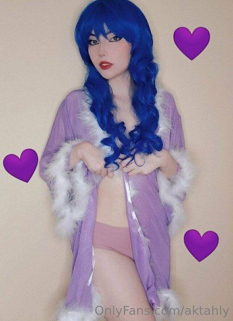 aktahly model naked archive