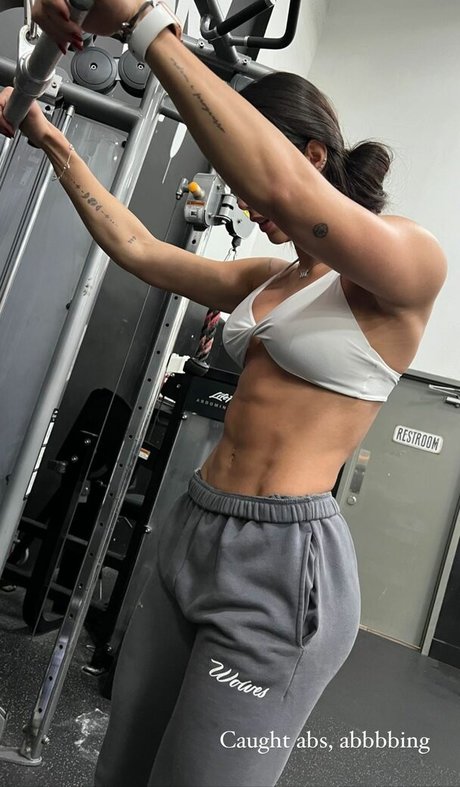 Hyllary Oliveira nudes star images