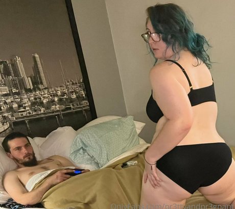 pr3ttyandpr3gnant art actress gallery