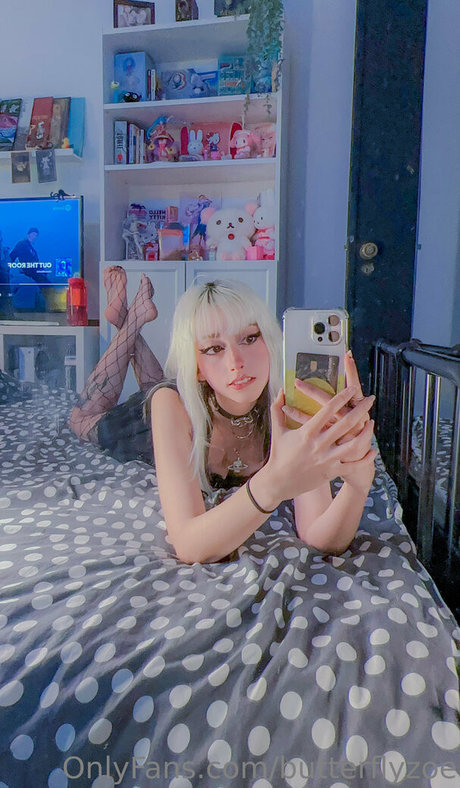 fvckzoe sexy actress picture