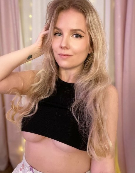 Imsessis naked star archive