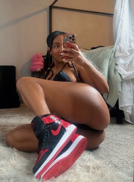 Iconic3ileen pretty star pictures