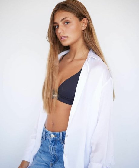 Lee Ann Ben Hamo model erotic pics