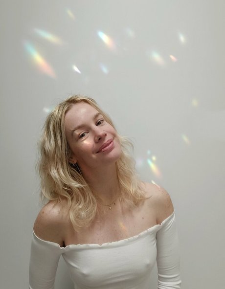 anxrchy pretty model pic