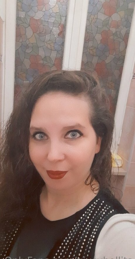 only queen84 model pretty pictures