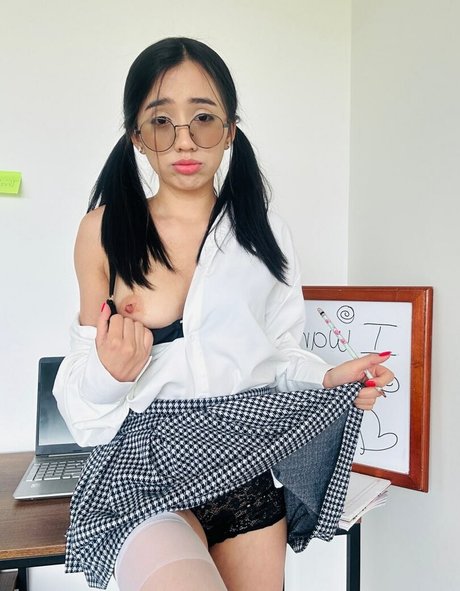 lovely zoe high quality actress pictures