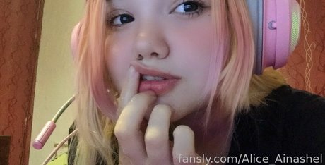 Alice Ainashel sexy star photos