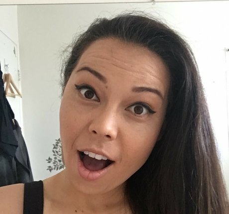 Molly Songbird art pornstar pics