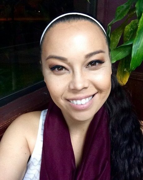 Molly Songbird top model pictures