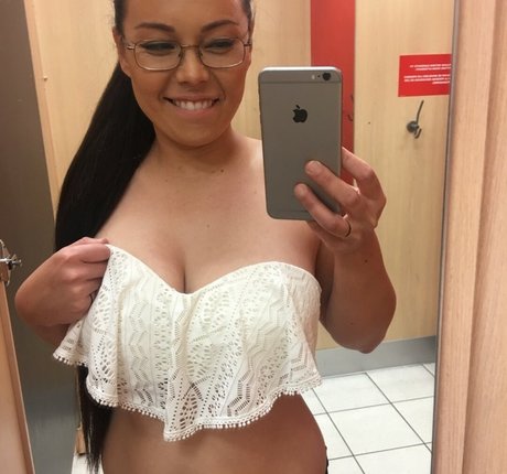 Molly Songbird pornstar naked pics