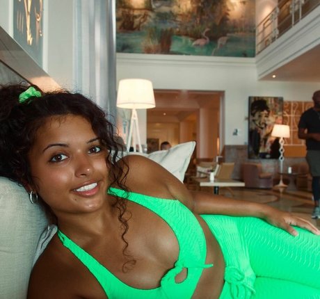 Chloe Alexander erotic actress photo