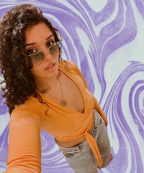 Chloe Alexander hot star img