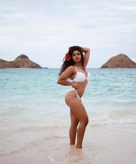 Chloe Alexander model free photo