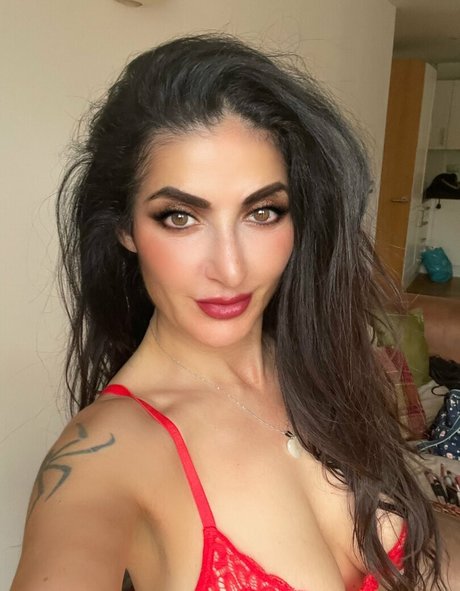 Hottash33 pornographic model picture