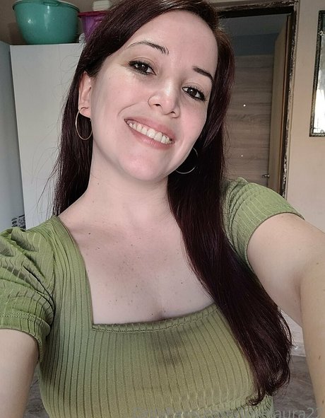 lovelaura22 hot actress images