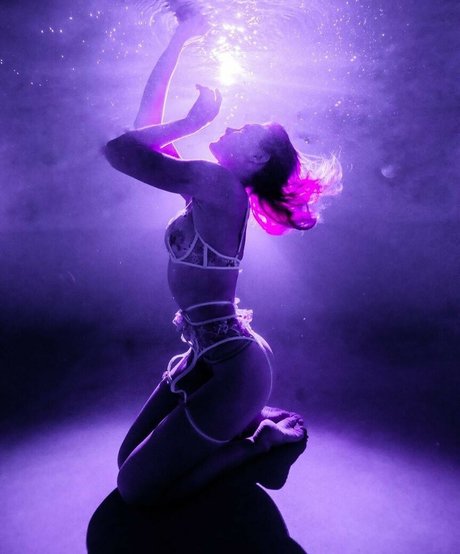 Katie Pentz model nude image