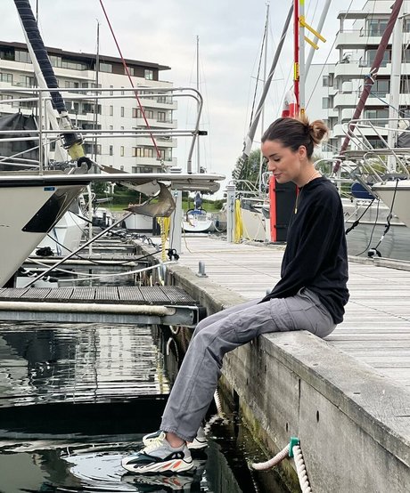 NoraExplorer star free pic